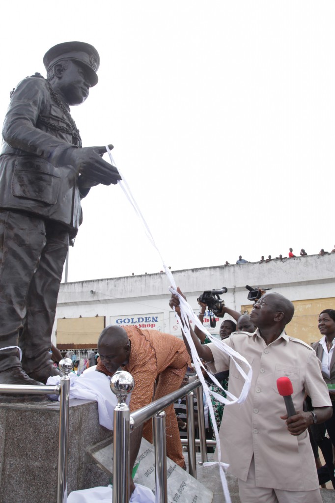 Governor Adams Oshiomhole unveils a statue in honour of Dr. Samuel Ogbemudia at the state-owned stadium.