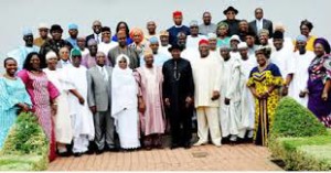 JONATHAN’S LAST FEC MEETING—President Goodluck Jonathan (8th L); Vice President Namadi Sambo (7th L); with Federal Executive Council, FEC, members after the valedictory council meeting at the Presidential Villa, Abuja, yesterday. 