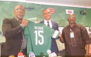 Sunday Oliseh (middle) with the Nigeria Football Federation President, Amaju Pinnick (left) and the NFF First Vice-president, Seyi Akinwunmi, during the presentation of Oliseh as the Super Eagles Coach in Abuja.