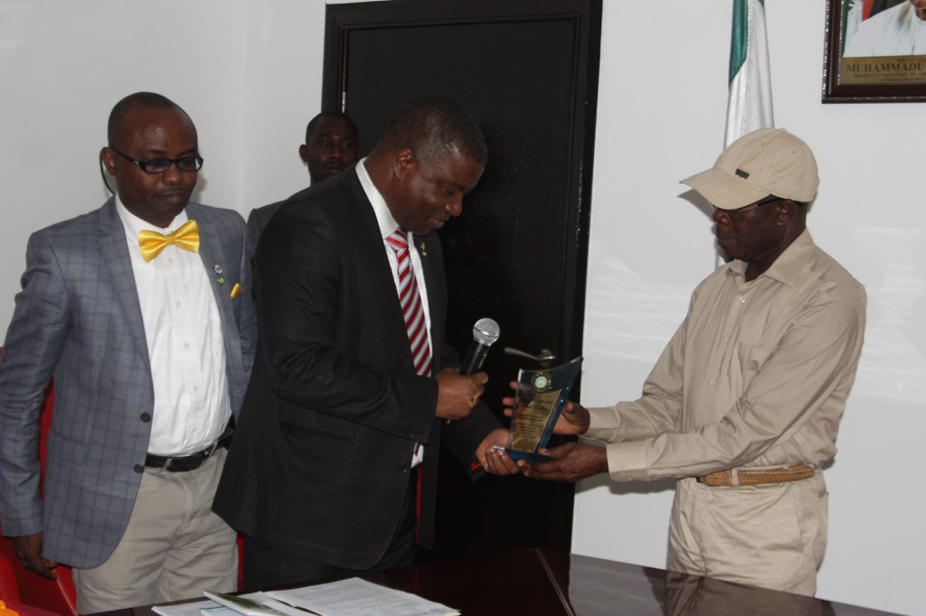 Prof Afekhide Omoti, Chairman, Nigerian Medical Association, Edo State presents the plaque of NMA award for Excellence in Leadership & Governance in Edo State to Governor Adams Oshiomhole (right) with them is Dr Adewumi Alayaki, Secretary-General of the Association, representing the National President during a visit to the Governor, on Thursday.